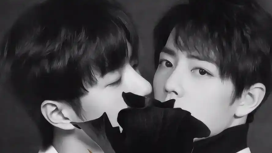 太大胆肖战王一博合照无意暴露咬痕网友太狂野了