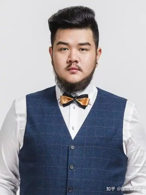 脸大的男生适合什么样的发型?试试这三种显瘦的发型,干练又酷帅