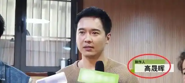 董璇一家三口为小酒窝庆生,41岁高云翔鬓角白发斑斑,憔悴了好多