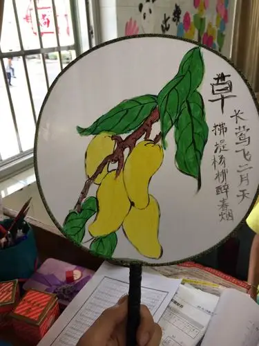 芒果挂满指头,黄绿相称,觉得值98块