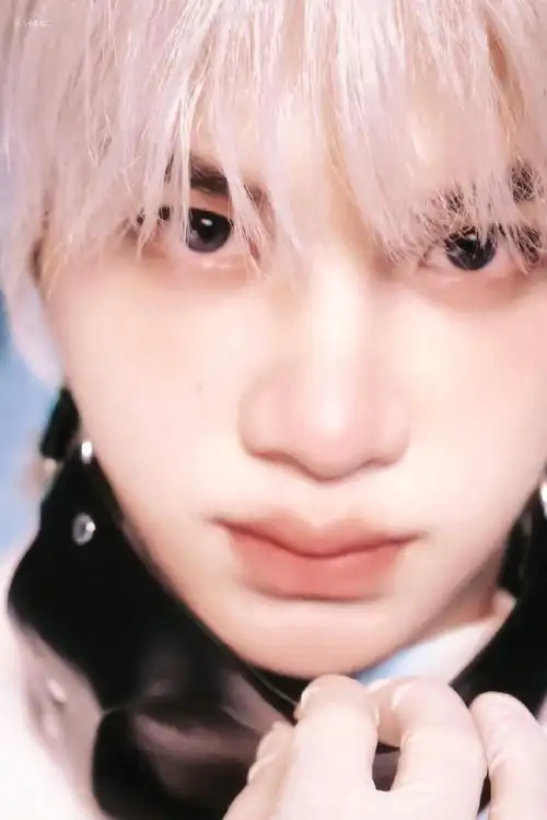 黄明昊白发撕漫男