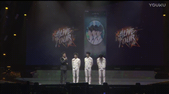 tfboys三小只王源易烊千玺王俊凯gif动图_动态图_表情包下载_soogif