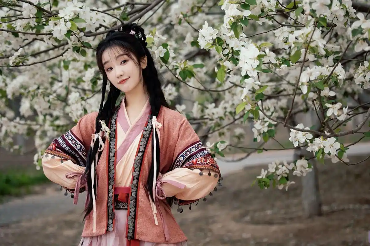 肖燕黄蓉造型好灵##肖燕古装写真复刻黄蓉造型# @肖燕shane 发布一组