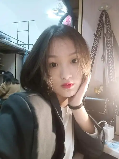 救救我救救我 感觉自己好丑p4素颜正脸头发都撩起来了 就脸贼大鼻子贼