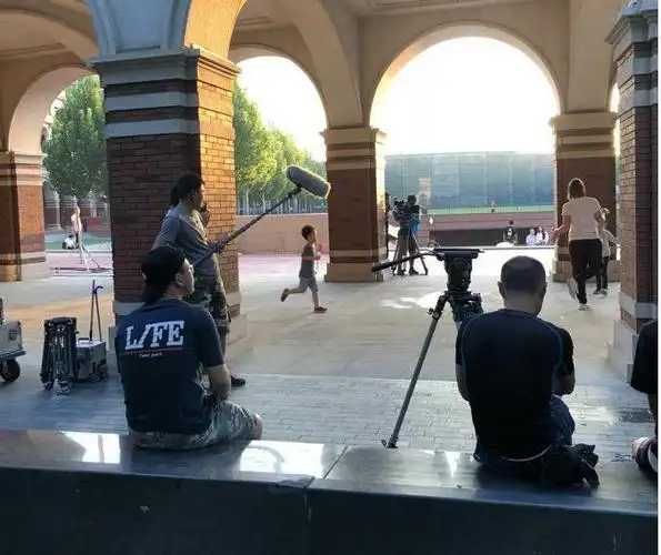 乐维文化素质偶像郑皓泽拍摄大型电视剧风暴舞您的暴风少年已上线