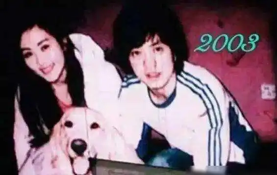 李健神仙妻子露面:清华学霸,不生娃不买房,一生都在度蜜月|孟小蓓