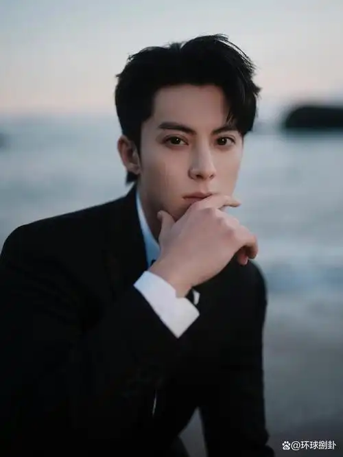 而演艺圈内一直都不缺乏痞帅男神们的存在,他们带有痞气的帅气,更是让