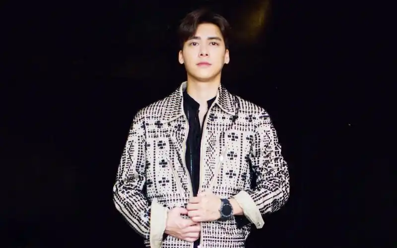 回车桌面>电脑壁纸>明星>大陆明星>李易峰时尚俊美写真>相关标签