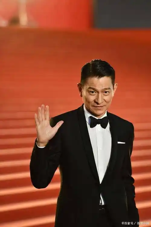 刘德华为职场新人打call,网友感动不已:这才是真正的大哥大!