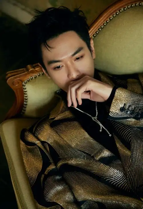 2023#微博视界大会#暨微光盛典,一会儿见!@张若昀