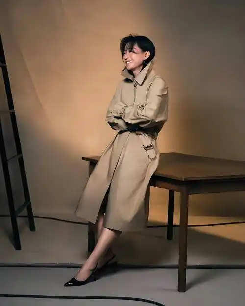 贾玲携手prada:品牌代言的新篇章,还是市场的双刃剑?