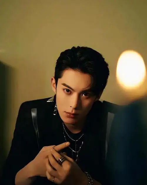 娱乐圈公认的8位痞帅男星,长相不一定出众,但帅得别有风味