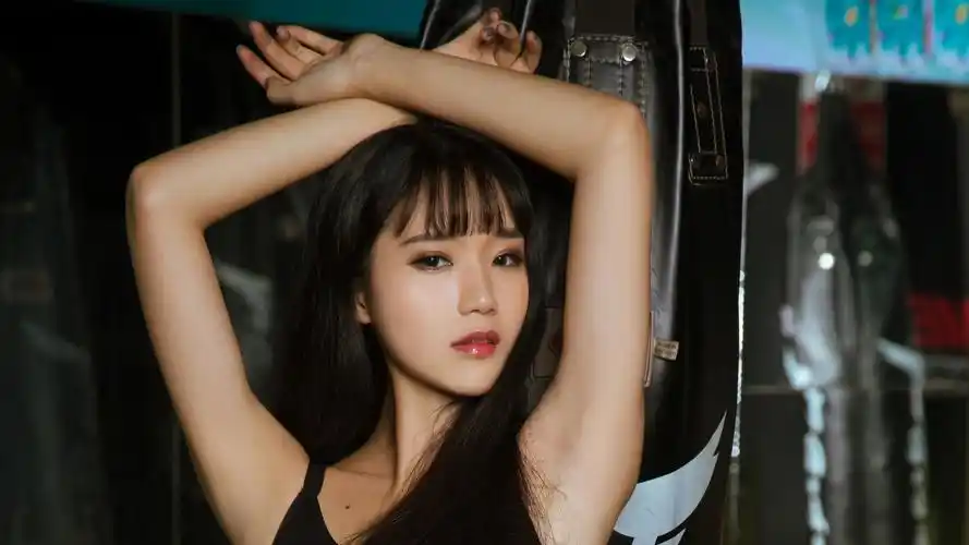 3840x2160体积:320kb上传时间:2022-07-14壁纸标签:美女4k壁纸封面图