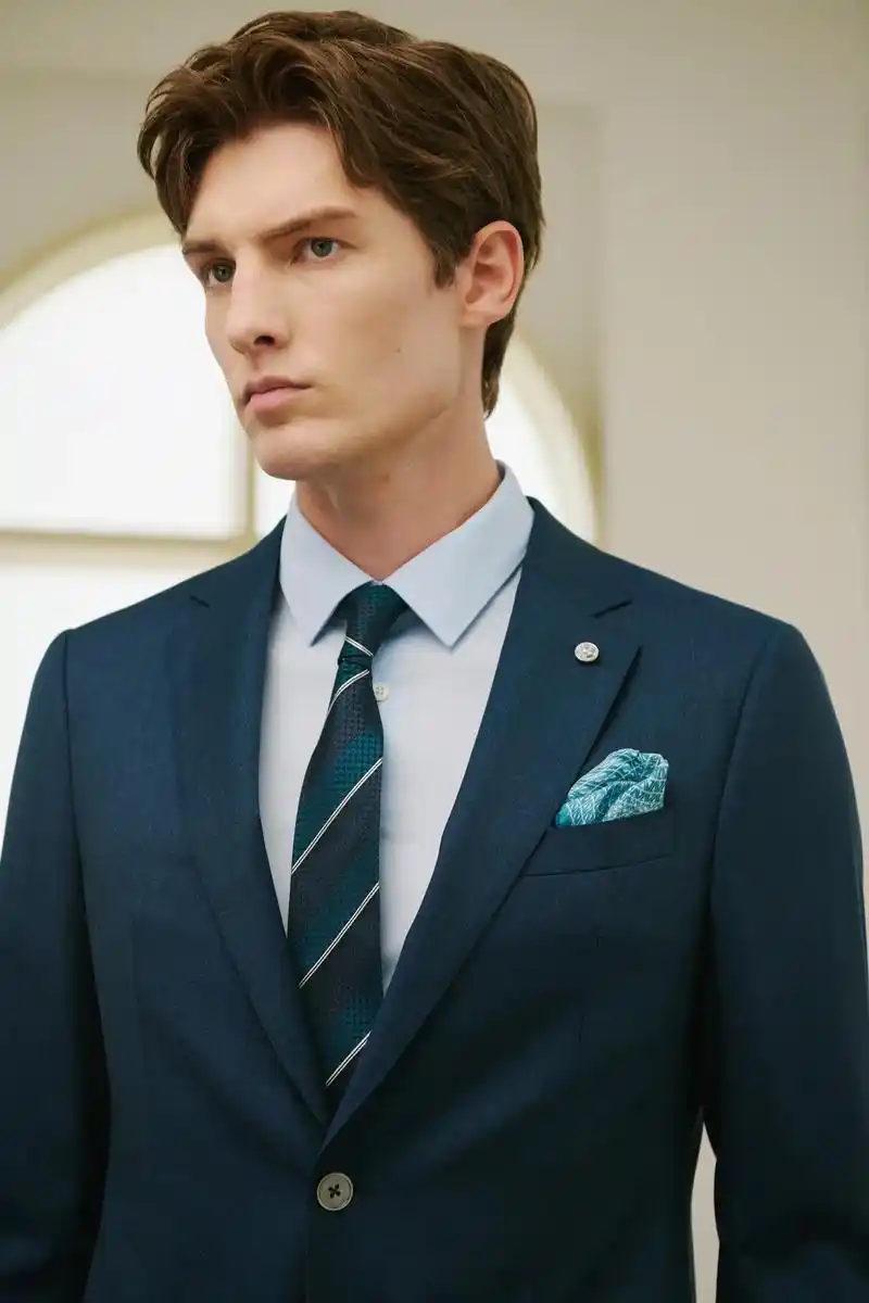 男模 #欧美帅哥 #模特 #外模拍摄 #西装 - 抖音