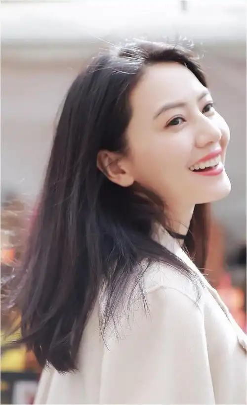 张亚东,成熟可靠的金牌制作人,是高圆圆热恋中的依靠.