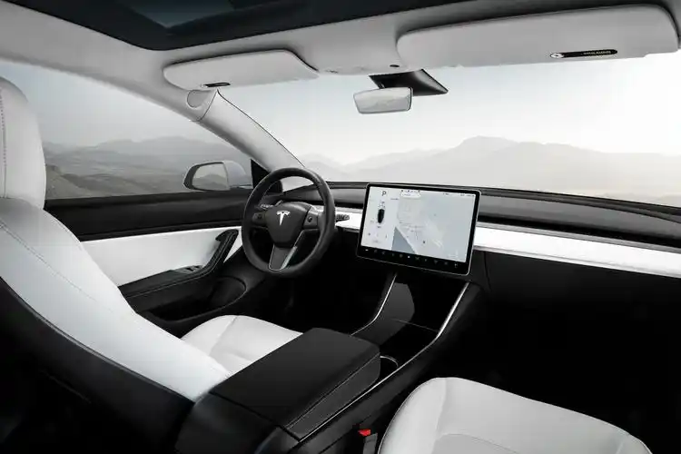 原创特斯拉model3山路试驾最新v100版软件有何亮点