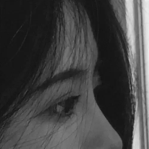 美女头像黑白霸气侧脸