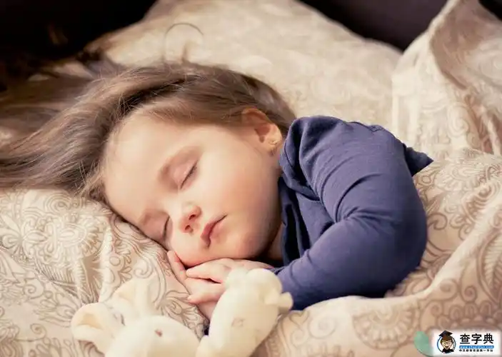 宝宝睡觉用什么姿势好 左侧卧睡姿好吗-查字典幼儿网
