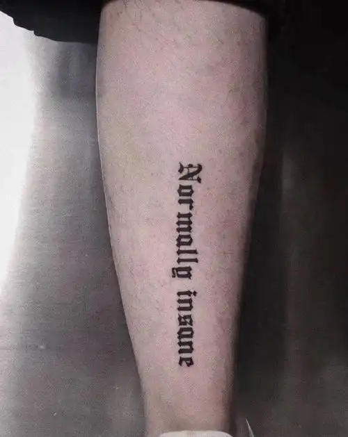 小腿字母纹身纹身图片_腿部脚部哥特字母纹身图案