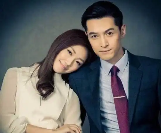 汪峰旷工一天!胡歌官宣结婚生女众星送祝福,薛佳凝评论区好温暖