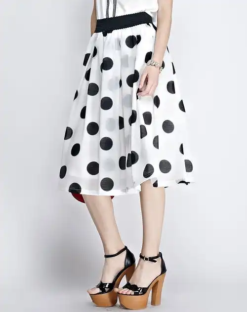 白底黑点中腰合身款半身裙