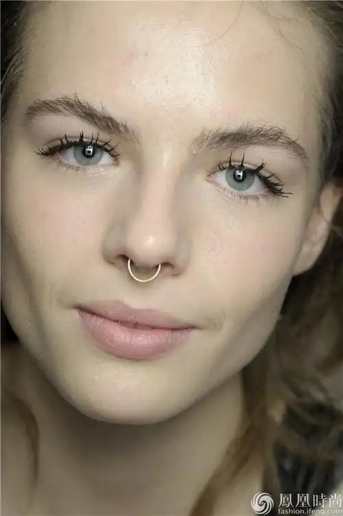 明星们把珠宝武装到了鼻子 不要太酷炫!