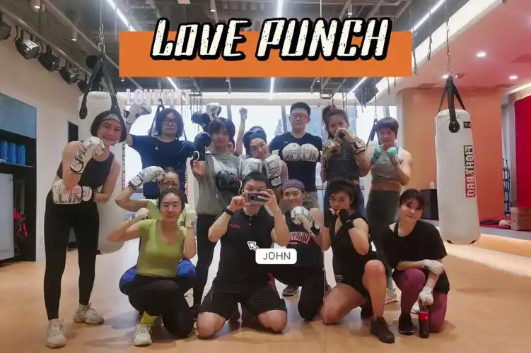 是得了"不运动会死"的病,工作日的苦到休息日都要宣泄出来～爱punch