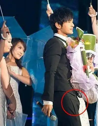 一骚就起盘点男明星生理激凸裤裆举起小帐篷