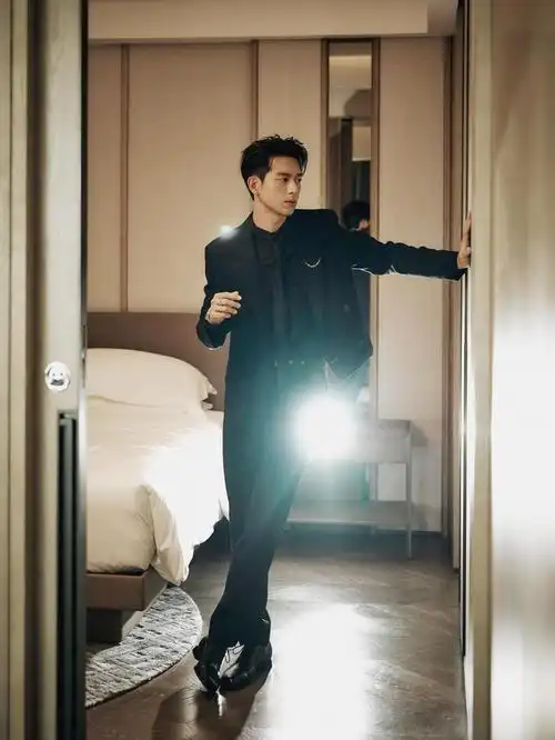 李现elle风尚大典 黑西装