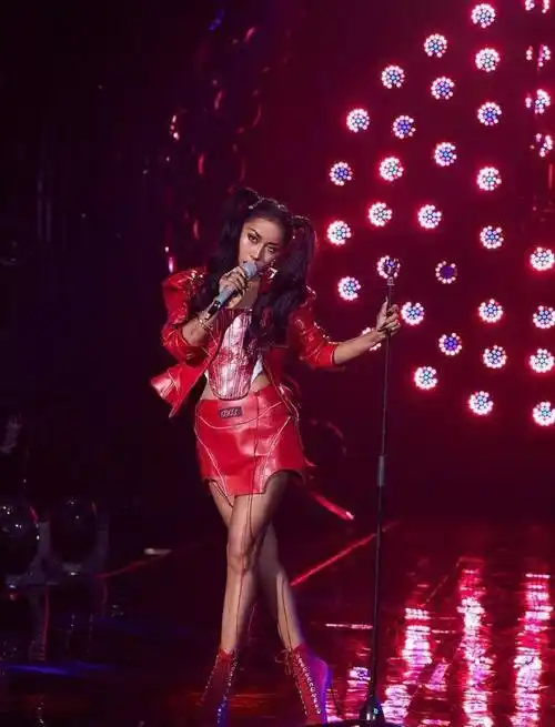 袁娅维pk吉克隽逸同台比美你觉得谁更有女王风范