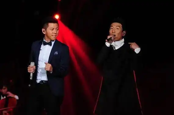 第七季是刘欢,齐豫,吴青峰,杨坤,波琳娜,龚琳娜和声入人心男团,第八