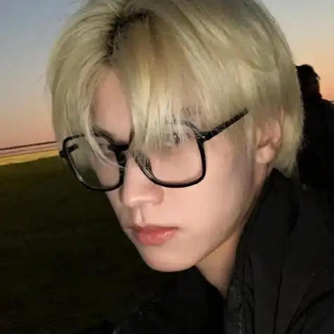 最新韩系风阳光又高冷的帅气帅哥头像照片大全