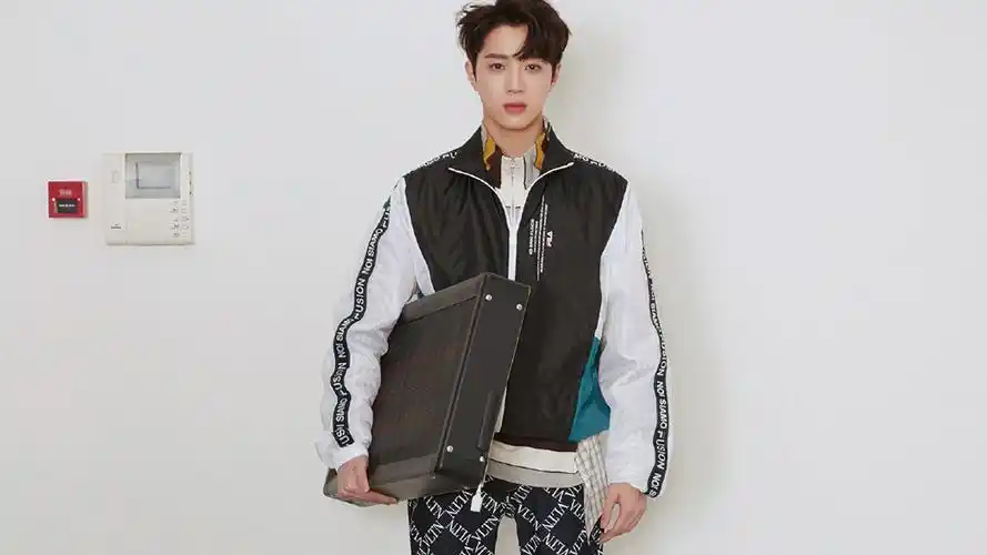 赖冠霖时尚写真高清桌面壁纸壁纸