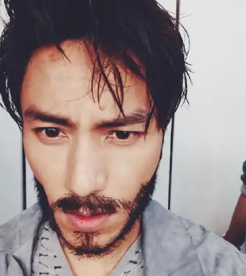 看了陈坤那么多造型,当属满脸胡渣最帅!满脸大叔气质早该意识到