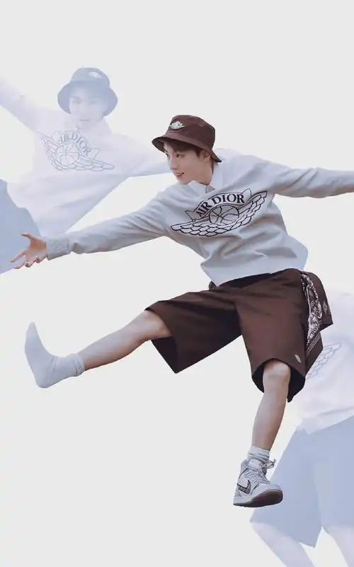 不过怎么还有穿着白袜子的jiojio呢@tfboys-王俊凯