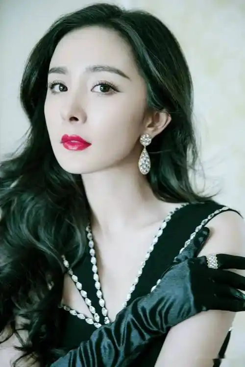 杨幂火辣辣的红唇火辣辣的诱惑