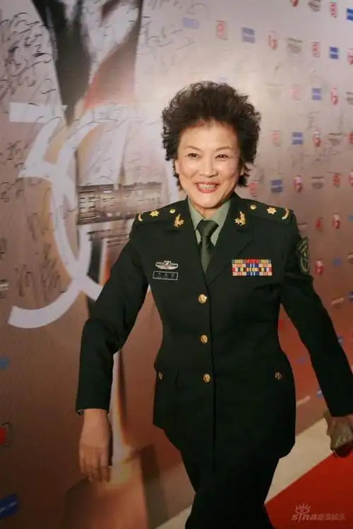 图文宋春丽英姿飒爽