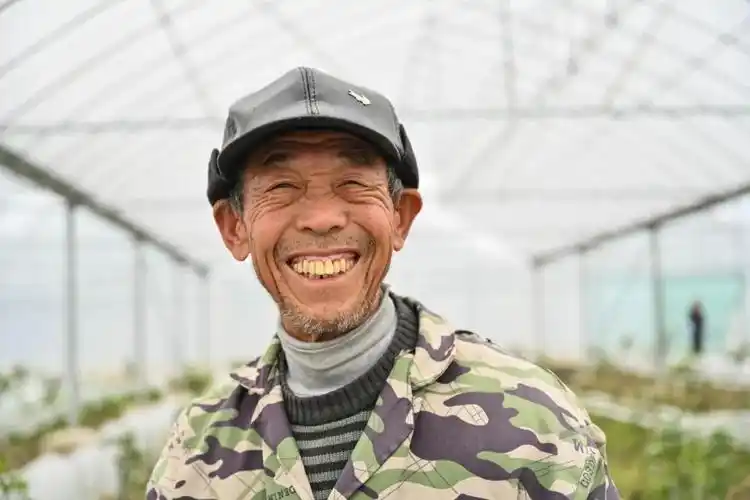 江西最美笑脸致敬战贫英雄