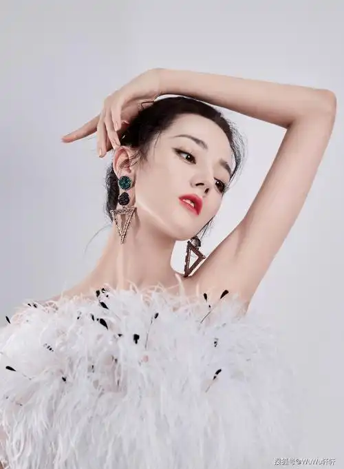 每一次的亮相,她都能给观众带来全新的视觉享受.迪丽热巴