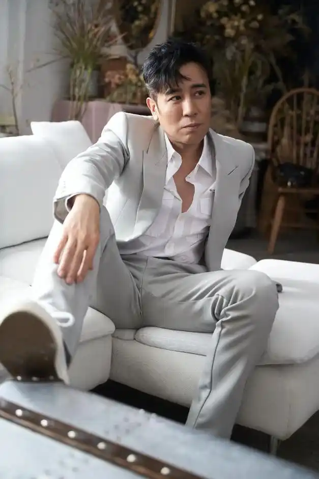 著名演员于和伟我这辈子最正确的决定就是娶了一个平凡的妻子