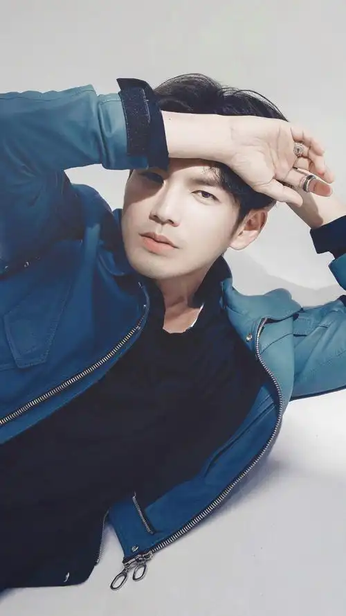 钟汉良 图源微博 侵删 - 堆糖,美图壁纸兴趣社区