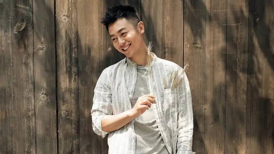 内地明星 朱亚文 明星风尚壁纸【1】