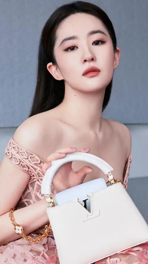 95#刘亦菲感谢吴彦姝的鼓励#  95#舒畅看了刘亦菲玫瑰的故事