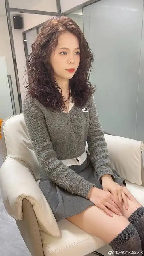 修颜锁骨发,自然之美等你来试|修颜|锁骨|发型_新浪新闻