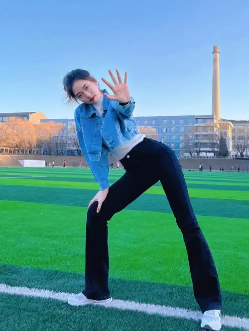 青春操场穿搭怎么拍出大长腿