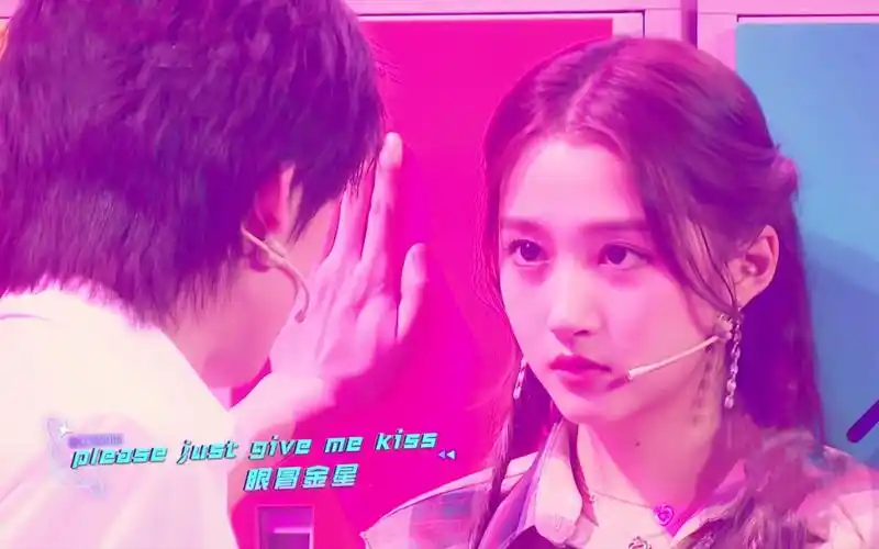 宋亚轩关晓彤这个舞台真的太圈粉了神魂颠倒