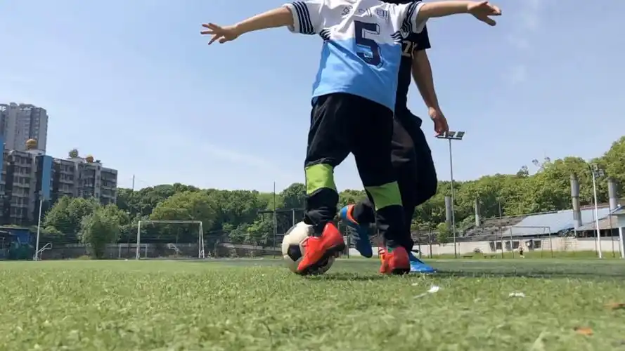 《足球小将养成记》-20200426-(1)-炸丸子过人练习