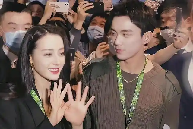 吴磊赵露思这对cp走红使迪丽热巴受到不公平待遇娱乐圈的现实