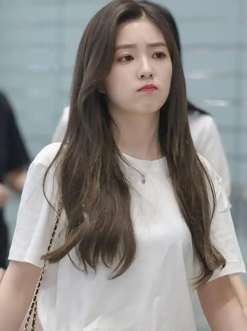 irene私服穿搭 夏天轻装出行穿搭look irene裴珠泫机场私服穿搭look