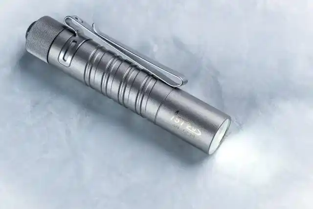 olighti5teosti限量版随身小手电开箱简评